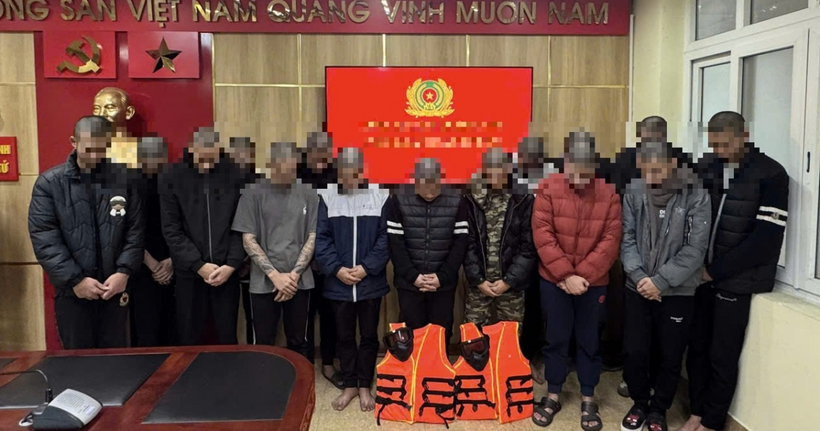 Nhóm thanh thiếu niên tại cơ quan công an. (Ảnh: Công an tỉnh Quảng Ninh)