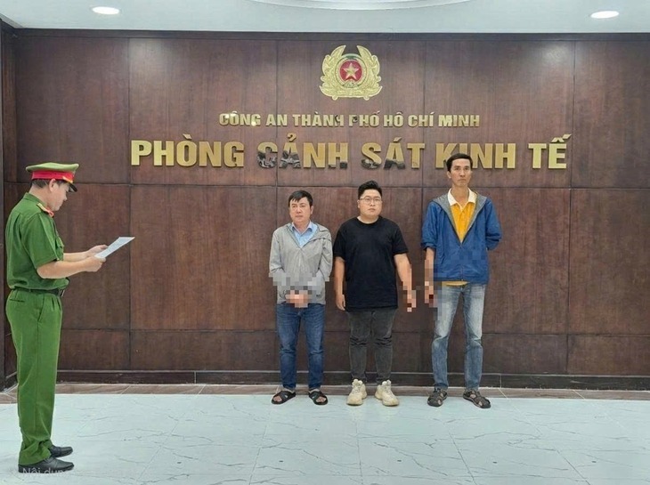 Các bị can lợi dụng cao điểm dịch COVID-19 để trục lợi ngay trên nỗi đau của người dân.  Ảnh: Tuổi Trẻ.