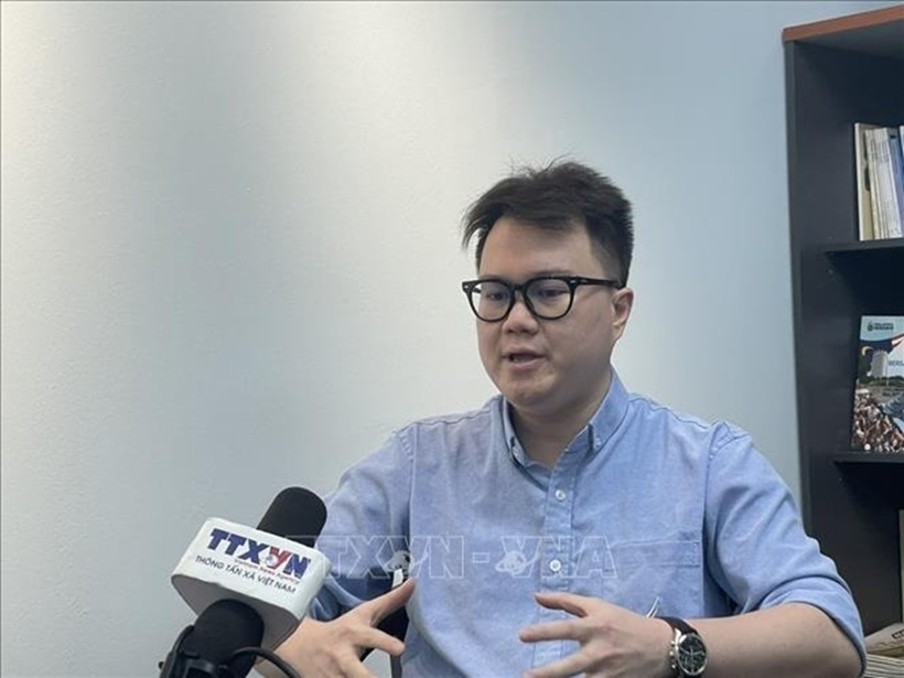 Ông Enzo Sim Hong Jun trả lời phỏng vấn phóng viên TTXVN tại Kuala Lumpur. Ảnh: Thành Trung/PV TTXVN tại Malaysia