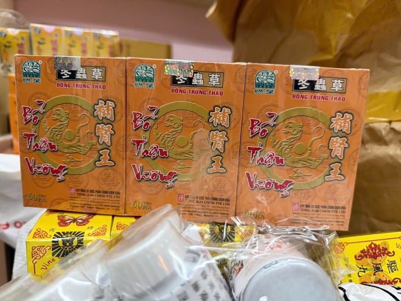 Bắt cặp vợ chồng tổ chức sản xuất thuốc đông y giả, chứa chất cấm ở TP.HCM - 2