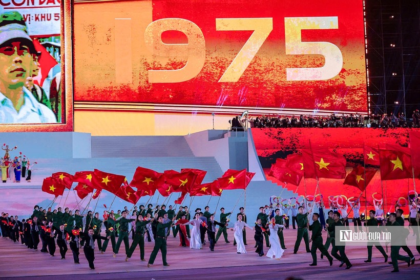 Pháo hoa rực rỡ, nghệ thuật thăng hoa mừng thành công Đại hội Đảng XIV - 16