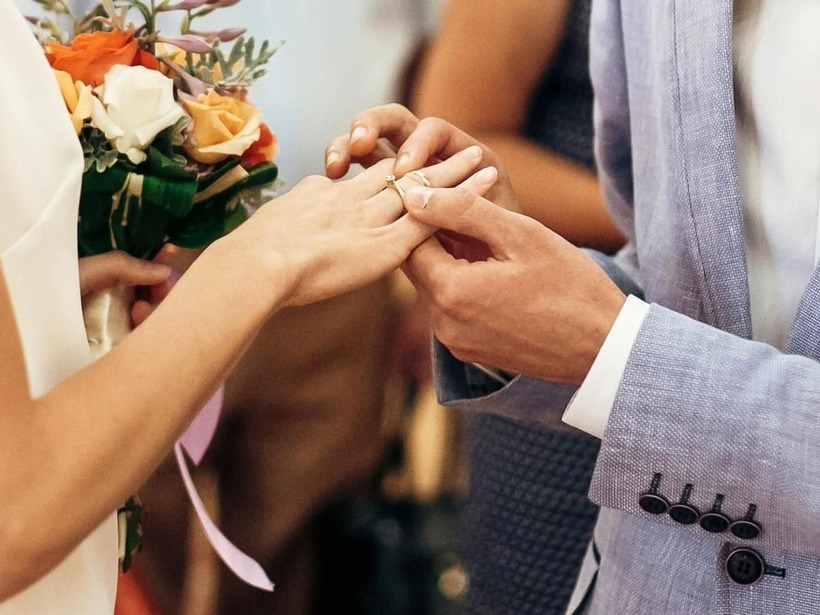 Định dùng hôn nhân để "quỵt nợ", cô gái bị bạn trai kiện ra tòa.