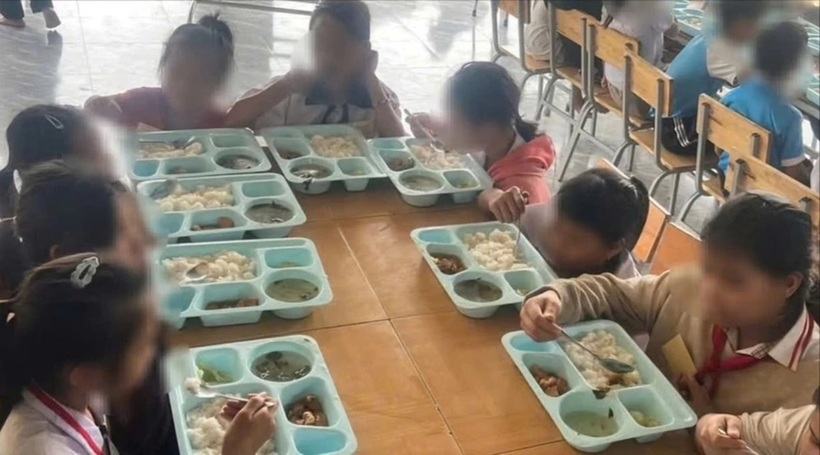 Một bữa ăn do dự án Nuôi em tài trợ ở Đắk Lắk. Ảnh: PLO