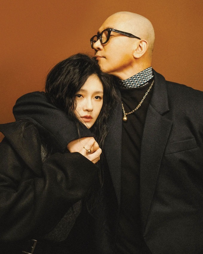 Hy Viên và chồng chụp hình tạp chí năm 2022. Ảnh: Vogue Taiwan