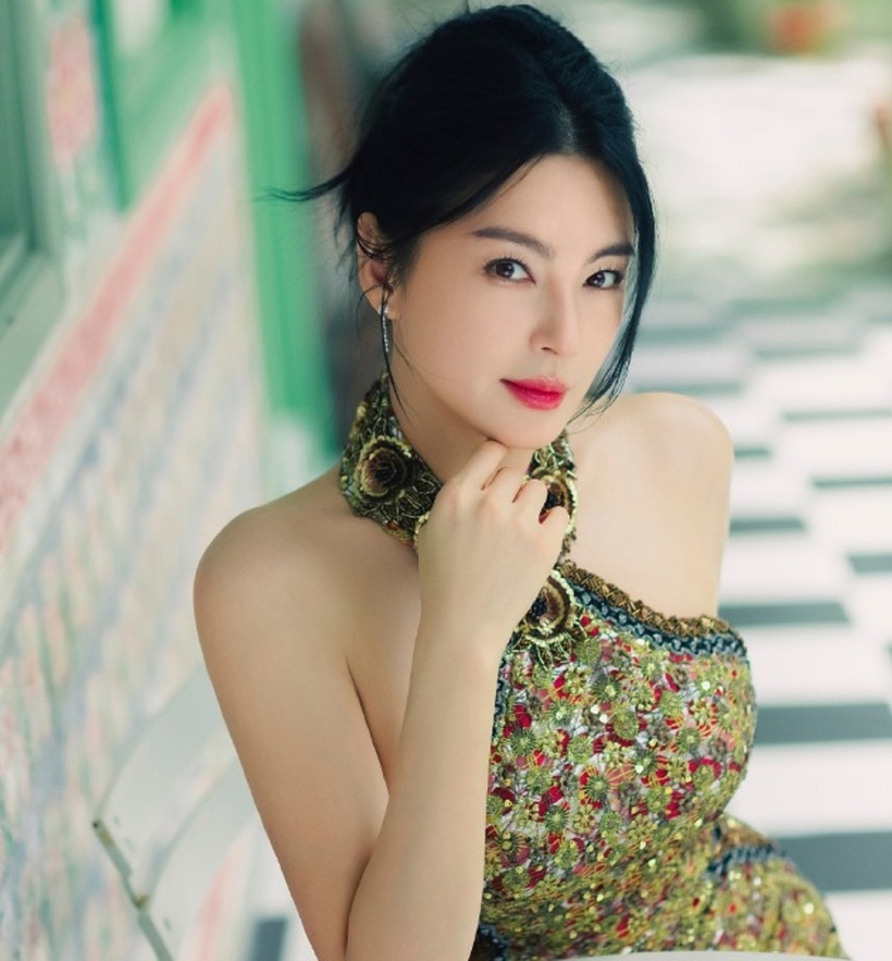 Nữ diễn viên hạng A  Trương Vũ Kỳ bị tố là người thứ 3.