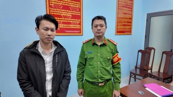 Đối tượng Ngô Quang Vũ tại cơ quan công an. Ảnh: Người lao động