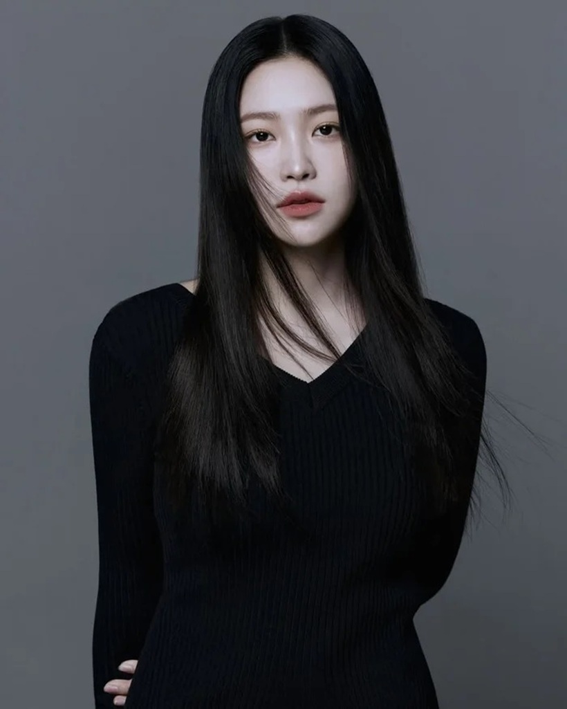 Yeri gia nhập Red Velvet năm 2015 với vai trò rapper và vocal.