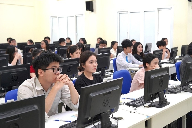 Thí sinh dự thi đánh giá năng lực (HSA) tại điểm thi Trường Đại học Khoa học Tự nhiên, Đại học Quốc gia Hà Nội. (Ảnh: HUS).