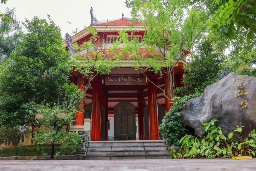 Vườn cây tiến sĩ để vinh danh các tiến sĩ của trường Đại học Sư phạm Hà Nội 2. Ảnh: VnExpress