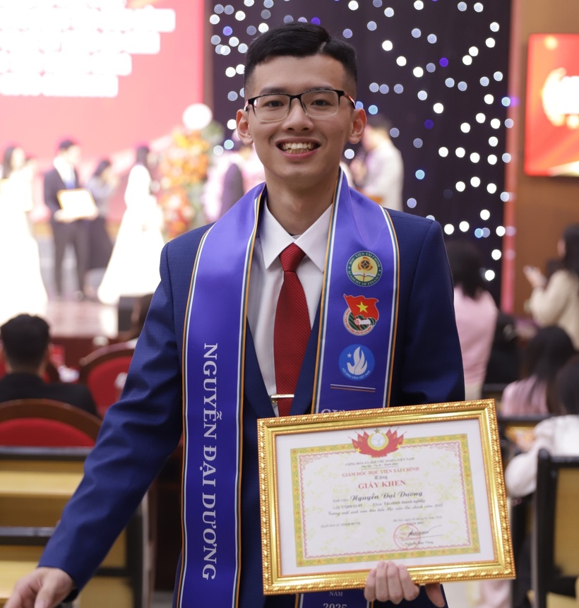 Chàng sinh viên với ước mơ theo đuổi nghiên cứu khoa học. Ảnh: NVCC