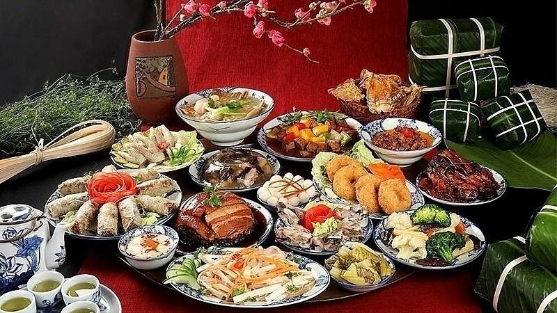 Vào ngày Rằm tháng Giêng, người Việt thường chuẩn bị mâm cỗ dâng lên tổ tiên, cầu năm mới ấm no. (Ảnh minh họa).