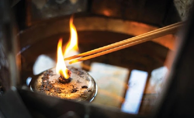 Lễ cúng Rằm tháng Giêng nên được tiến hành ở cả trong nhà và ngoài trời để tỏ lòng thành kính với thần, Phật, gia tiên. (Ảnh minh họa).