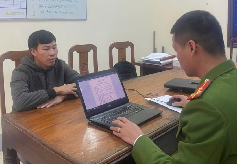 Đối tượng Đinh Văn Hiếu tại cơ quan Công an. Ảnh: Công an tỉnh Quảng Trị.
