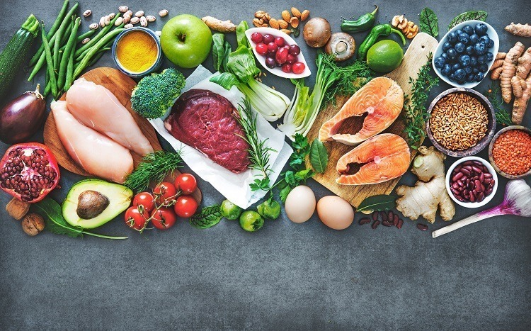 Chế độ dinh dưỡng đóng vai trò then chốt trong việc kiểm soát cơn đau đầu.