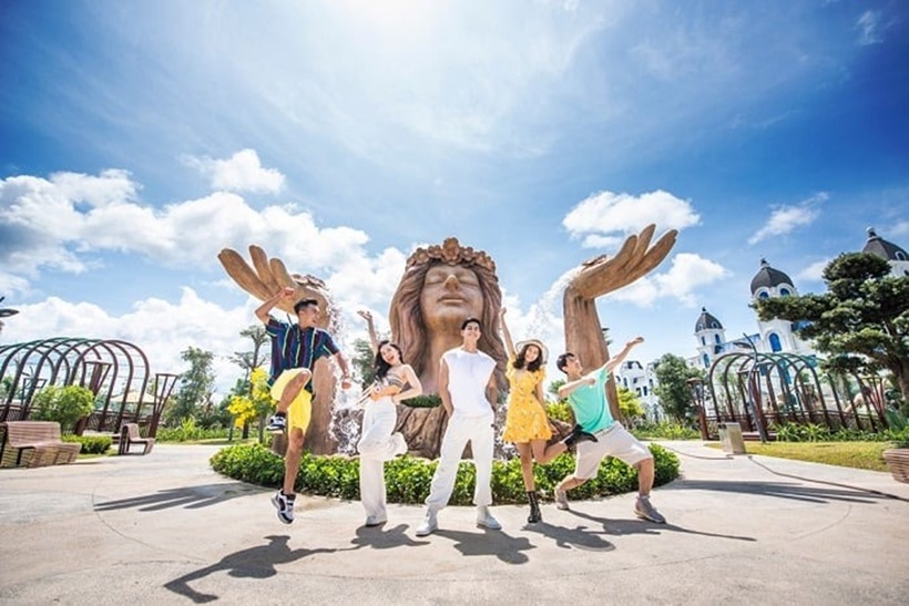 Công viên nghệ thuật đương đại với các tác phẩm điêu khắc độc đáo, nơi cho ra đời những bức ảnh "sống ảo" cực chất. Ảnh minh họa