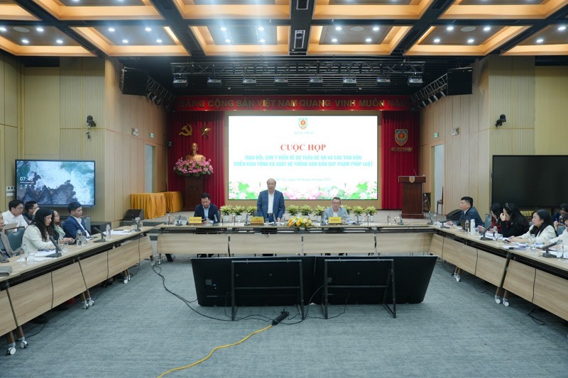 Thứ trưởng Phan Chí Hiếu phát biểu kết luận cuộc họp. (Ảnh: Bộ Tư pháp)