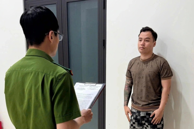 Đối tượng tổ chức sử dụng ma túy ra đầu thú sau thời gian dài lẩn trốn. Ảnh: Báo Dân trí.