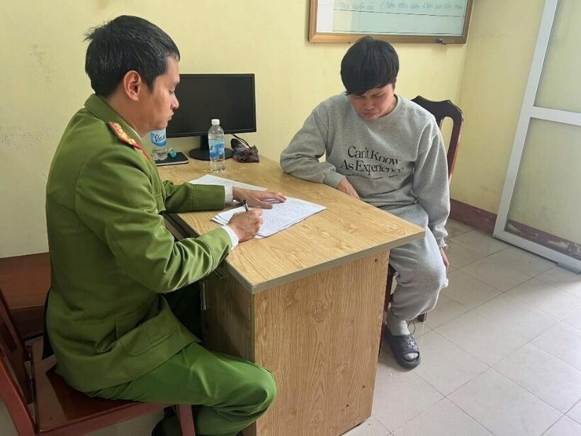 Đối tượng Vũ Quang Minh tại cơ quan Công an. Ảnh: Công an tỉnh Hưng Yên.