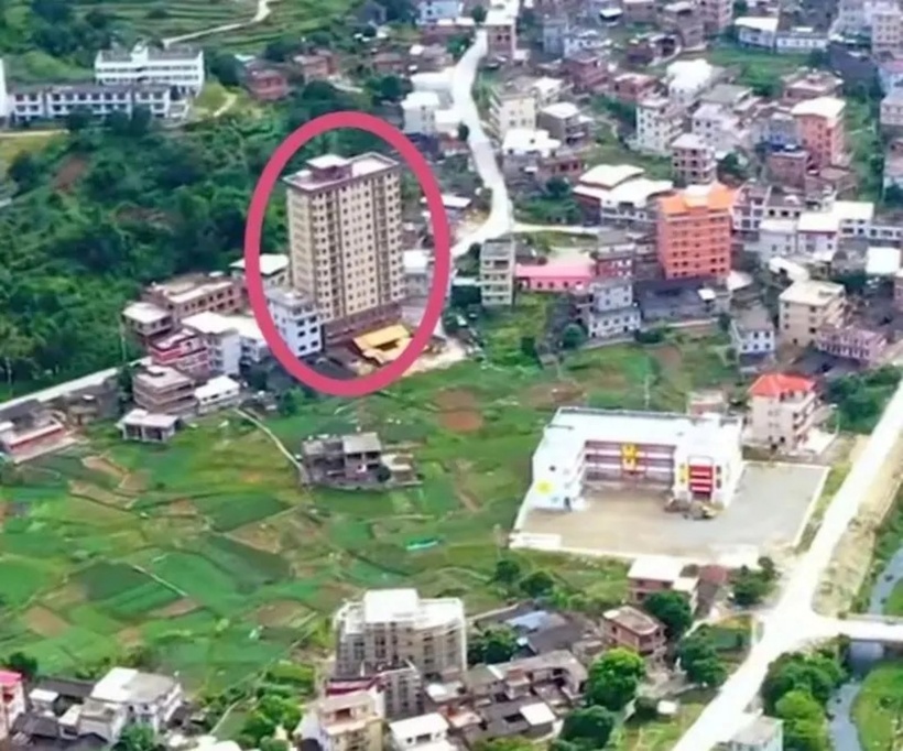 Tòa nhà cao 15 tầng là nơi sinh sống của hơn 20 hộ gia đình thuộc dòng họ Zhu tại tỉnh Phúc Kiến, Trung Quốc.
