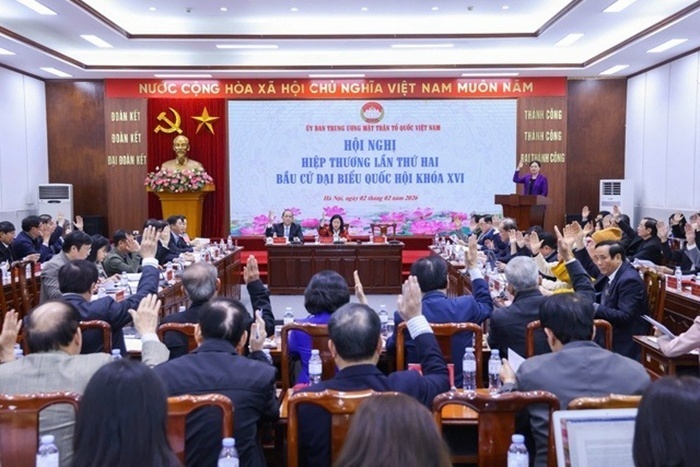 100% đại biểu biểu quyết thống nhất cao với danh sách 217 người được các cơ quan, tổ chức, đơn vị ở Trung ương được giới thiệu ứng cử đại biểu Quốc hội khóa XVI (Ảnh: Quang Vinh).