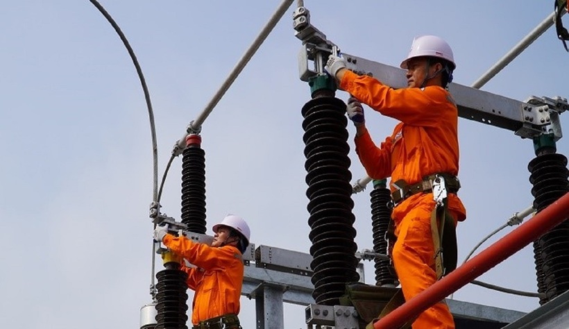 Nghiệm thu thiết bị trạm biến áp 110 kV Hùng Thắng trước khi đóng điện đưa vào vận hành