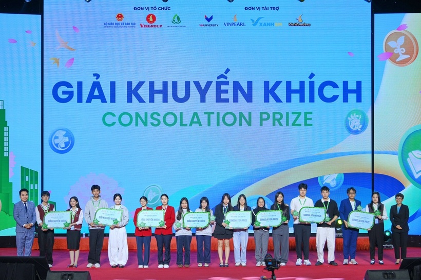 Các đội thi đoạt Giải Ba và Giải Khuyến khích tại chung kết cuộc thi Tiếng nói Xanh mùa 3.