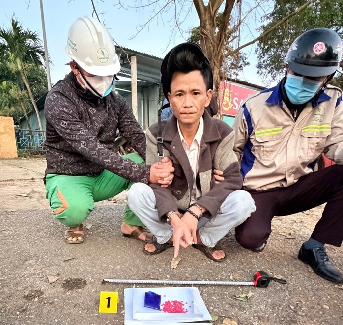 Đối tượng Hồ Ngọc Hưng bị lực lượng công an bắt giữ. (Ảnh: Công an xã Gio Linh)