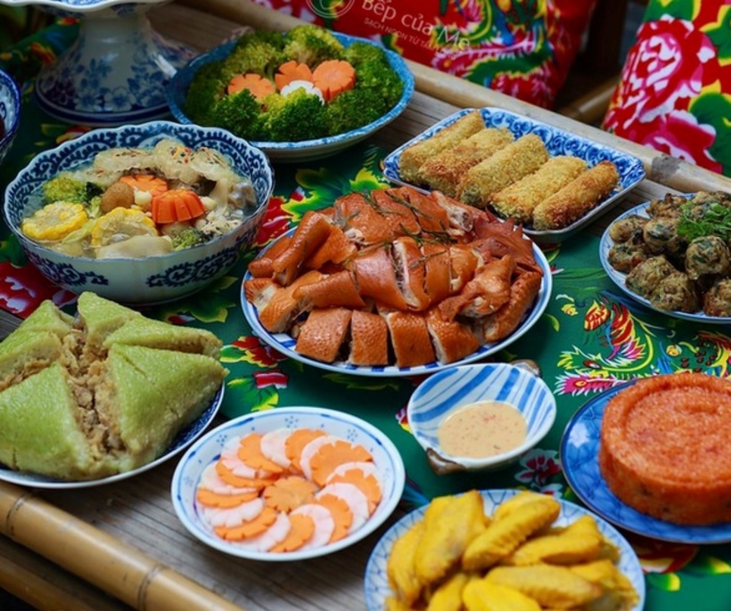 Việc chuẩn bị mâm cỗ cúng Giao thừa Tết Bính Ngọ 2026 luôn được nhiều gia đình đặc biệt quan tâm, không chỉ để dâng lên tổ tiên, thần linh mà còn gửi gắm mong ước về một năm mới bình an, đủ đầy và hanh thông.