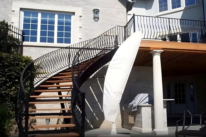 Gợi ý mẫu cầu thang ngoài trời cho nhà 2 tầng hiện đại.