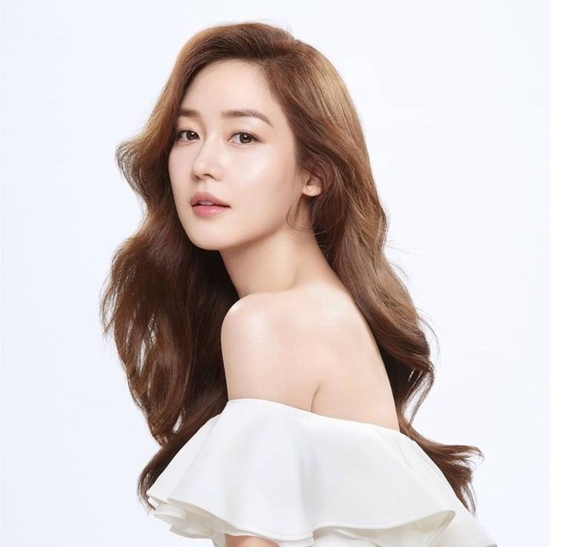 Nữ diễn viên phim giờ vàng Sung Yuri.