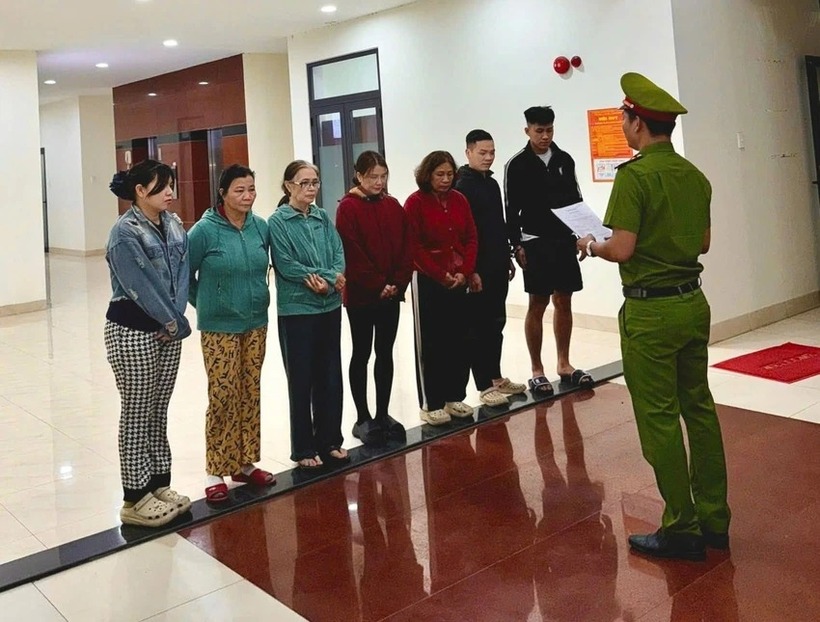 Các đối tượng trong đường dây ghi số đề bị bắt tạm giam. Ảnh: PLO.