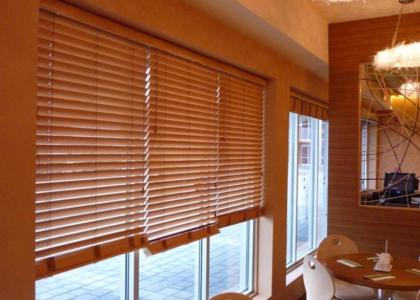 Rèm cửa là yếu tố chính trong việc trang trí cửa sổ.