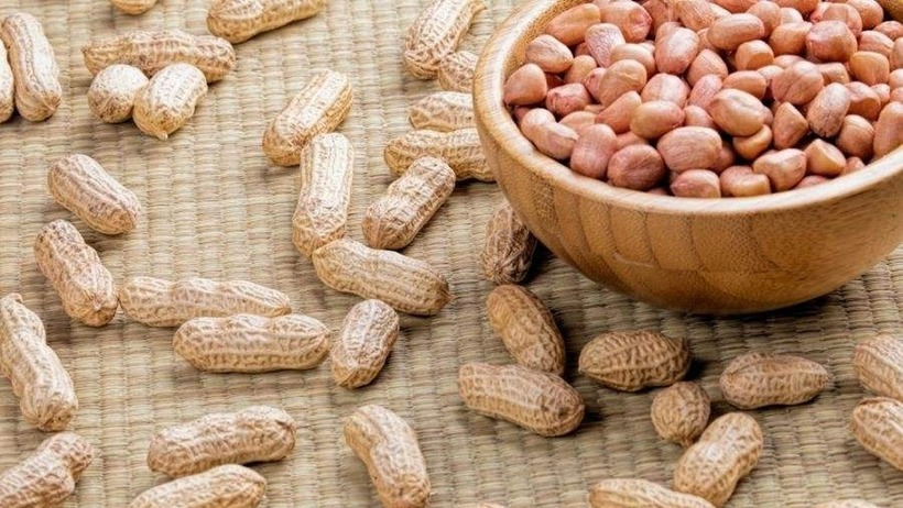 Đậu phộng rất giàu chất béo, lecithin, vitamin A, vitamin B, vitamin E, canxi, phốt pho, sắt và các yếu tố khác tốt cho sức khỏe của thận.