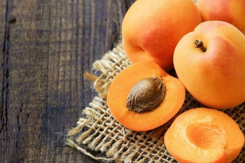 Người bệnh thận nên tránh mơ, và quan trọng nhất là mơ khô, trong chế độ ăn.