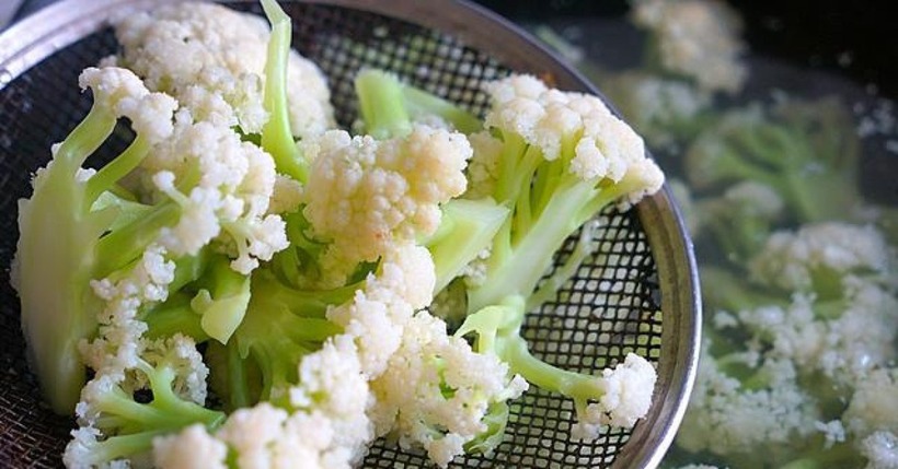 Súp lơ trắng hoặc xanh.