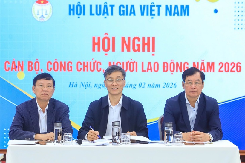 Bí thư Đảng uỷ, Chủ tịch Hội Luật gia Việt Nam Nguyễn Khánh Ngọc; Phó Bí thư Đảng uỷ, Phó Chủ tịch Thường trực Hội Luật gia Việt Nam Trần Công Phàn; Phó Chủ tịch chuyên trách Hội Luật gia Việt Nam Nguyễn Hữu Chính chủ trì Hội nghị.