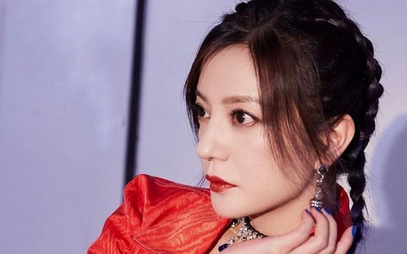 Triệu Vy hiện đã lỹ hôn Huỳnh Hữu Long