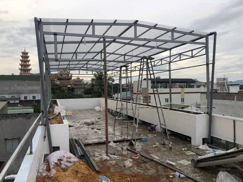 Anh Tuần đã dành riêng khoảng diện tích 72 m2 trên sân thượng để thỏa mãn niềm đam mê trồng trọt.