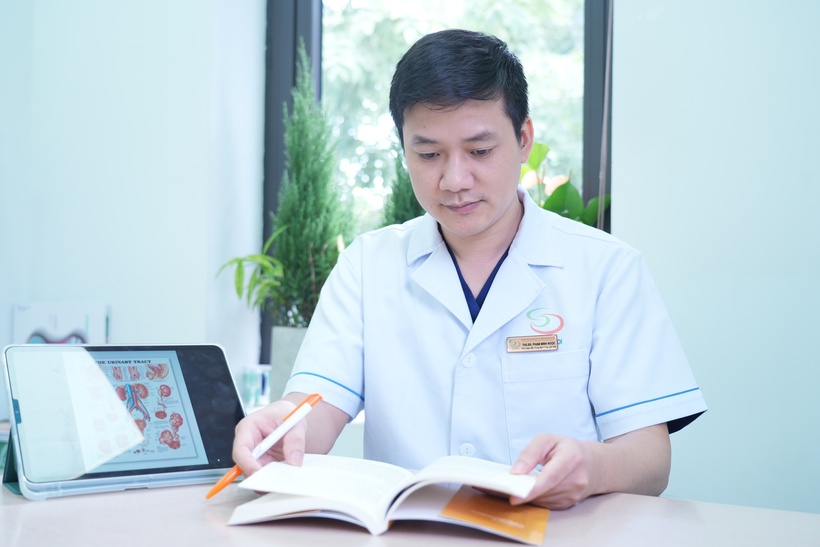 Chuyên gia cho biết, bệnh nam khoa tăng mạnh vì rượu bia, áp lực cuối năm