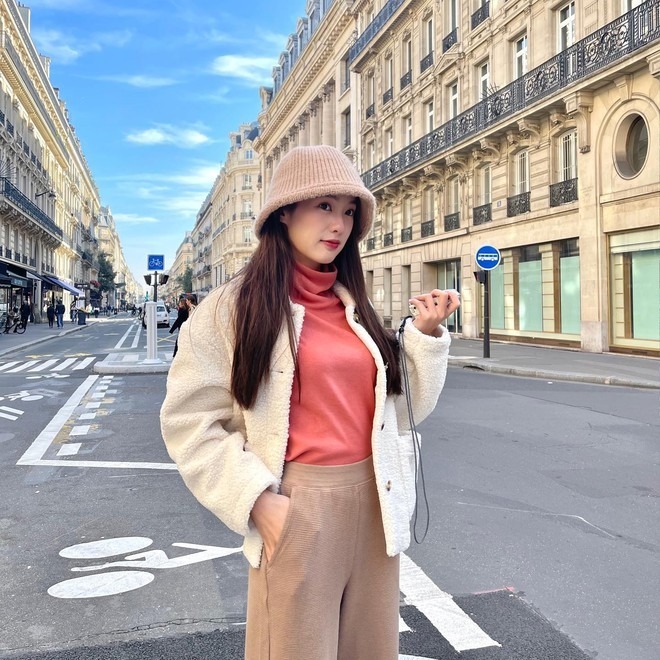 Các kiểu áo giữ ấm mùa lạnh ngày càng được thiết kế đa dạng, vừa đảm bảo khả năng giữ nhiệt vừa đáp ứng yêu cầu thẩm mỹ.