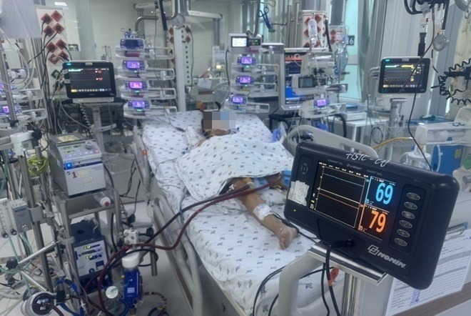 Bệnh nhi Tr. phải can thiệp ECMO vì viêm cơ tim tối cấp. Ảnh: Tạp chí Tri Thức.