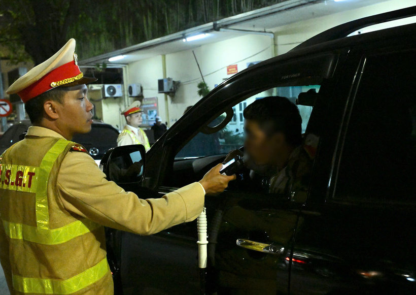 Đối với các trường hợp phát hiện có nồng độ cồn, CSGT sẽ kiểm tra định lượng làm căn cứ xử lý.