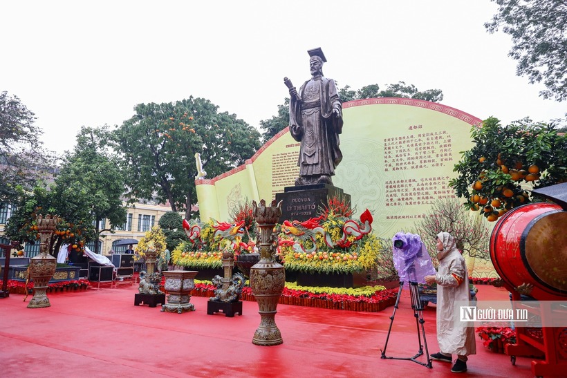 Năm 1010, vua Lý Thái Tổ ban Chiếu dời đô, quyết định rời đô từ Hoa Lư ra thành Đại La, mở ra một trang sử mới rực rỡ cho quốc gia Đại Việt, đặt nền móng cho Thăng Long – Hà Nội trở thành trung tâm chính trị, kinh tế và văn hóa bền vững suốt hơn một thiên niên kỷ.