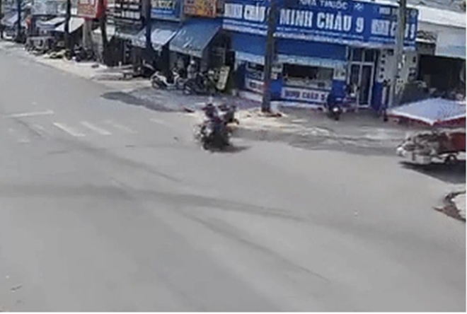 Khoảnh khắc vụ tai nạn xảy ra. Ảnh: Dân trí