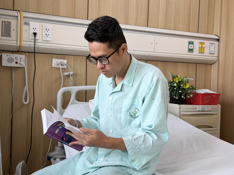 Anh mong giản dị nhưng cháy bỏng sớm khỏe lại để được khoác lên mình chiếc áo blouse trắng