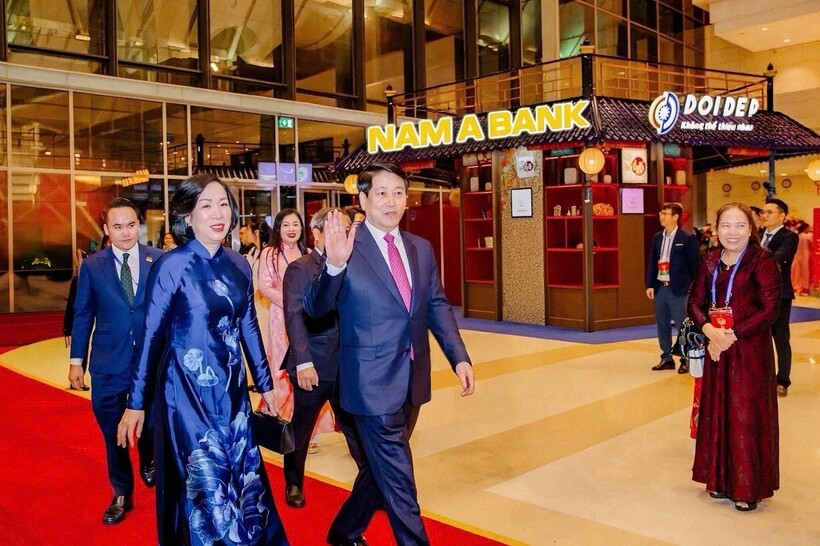 Chủ tịch nước Lương Cường và Phu nhân tham dự chương trình