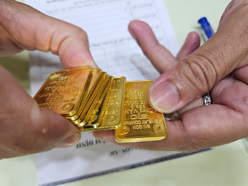 Giá vàng miếng SJC lên trên mốc 176 triệu đồng/lượng. (Ảnh: Tiền phong)