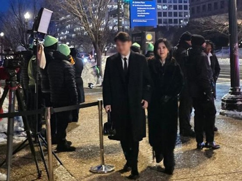Lee Boo-jin và con trai tại một sự kiện ở Washington, Mỹ hồi tháng 1. Ảnh: Yonhap
