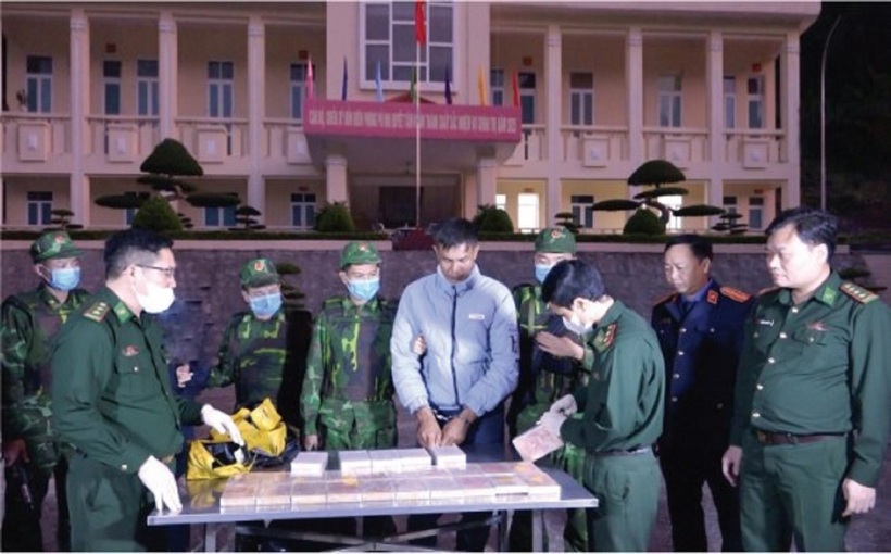Bộ đội biên phòng phá chuyên án bắt đối tượng vận chuyển 32 bánh heroin.