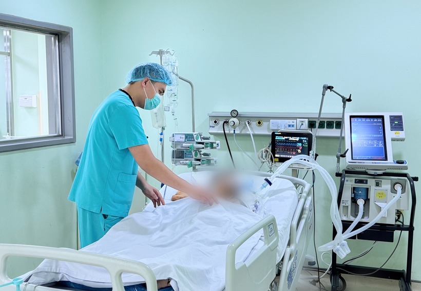 Bệnh viện Trung ương Quân đội 108 vừa điều trị cho một nam thanh niên trong tình trạng hôn mê sâu, suy hô hấp cấp, tổn thương phổi nặng do ngộ độc thuốc lá điện tử. Ảnh: BV.
